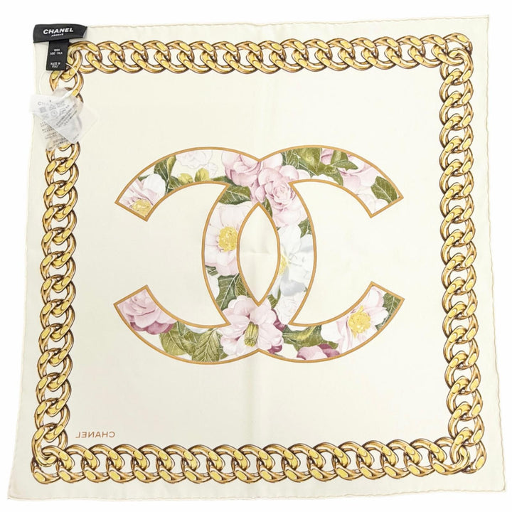 未使用品△CHANEL シャネル 2025-26年 クルーズ コレクション ショー シルク サテン スカーフ ライトベージュ マルチカラー 定価122100円