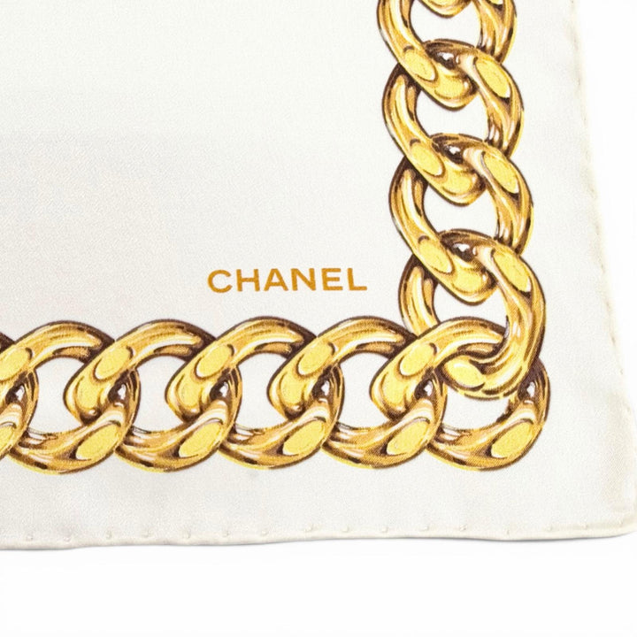 未使用品△CHANEL シャネル 2025-26年 クルーズ コレクション ショー シルク サテン スカーフ ライトベージュ マルチカラー 定価122100円