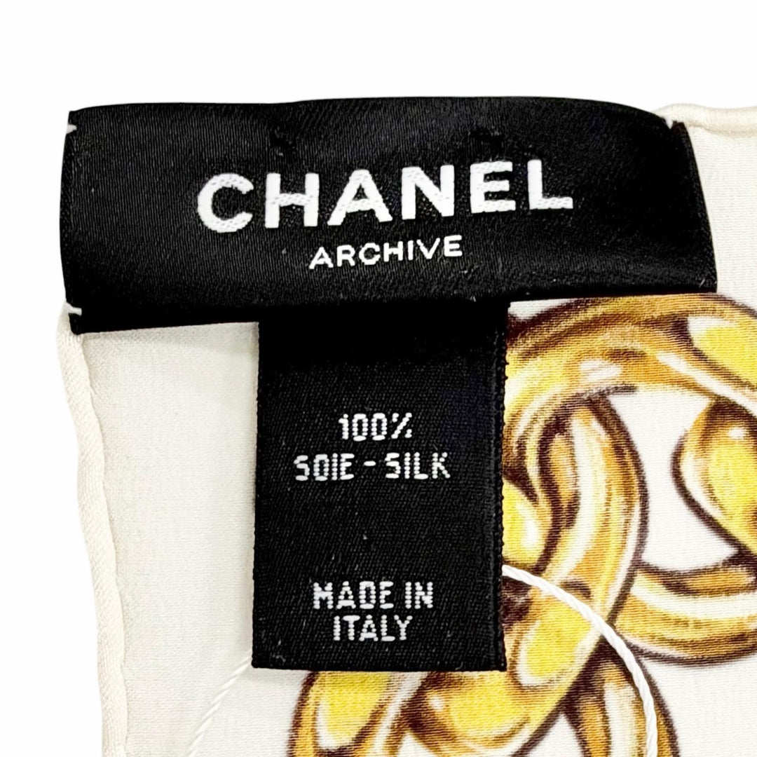 未使用品△CHANEL シャネル 2025-26年 クルーズ コレクション ショー シルク サテン スカーフ ライトベージュ マルチカラー 定価122100円