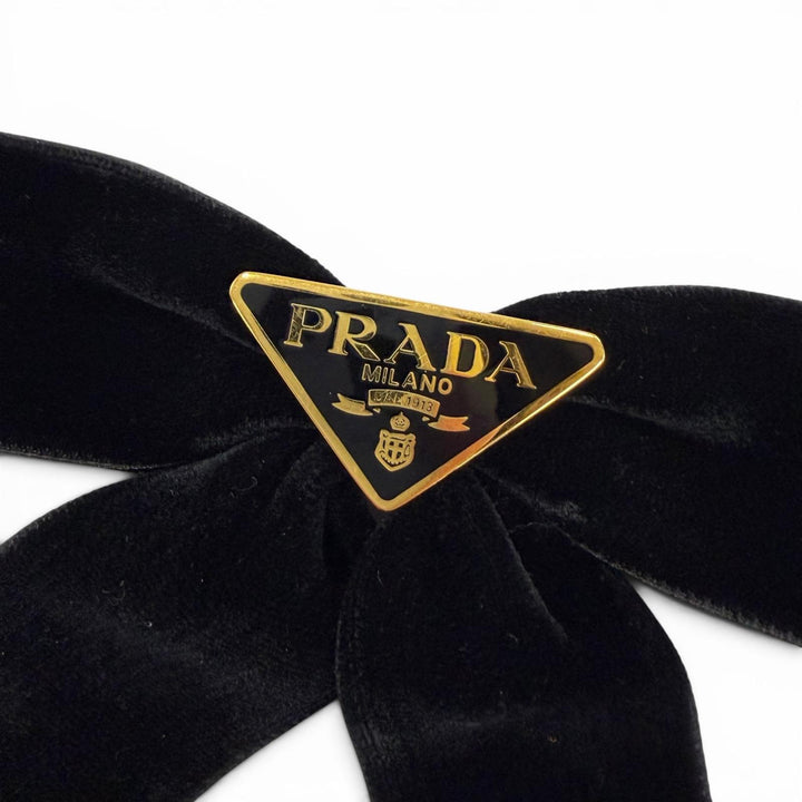 美品☆PRADA プラダ 1IF154 ベルベット ヘアクリップ トライアングルロゴ バレッタ ブラック ゴールド金具 レディース