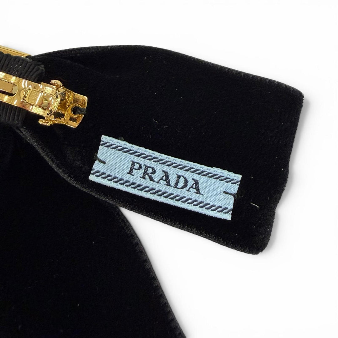 美品☆PRADA プラダ 1IF154 ベルベット ヘアクリップ トライアングルロゴ バレッタ ブラック ゴールド金具 レディース