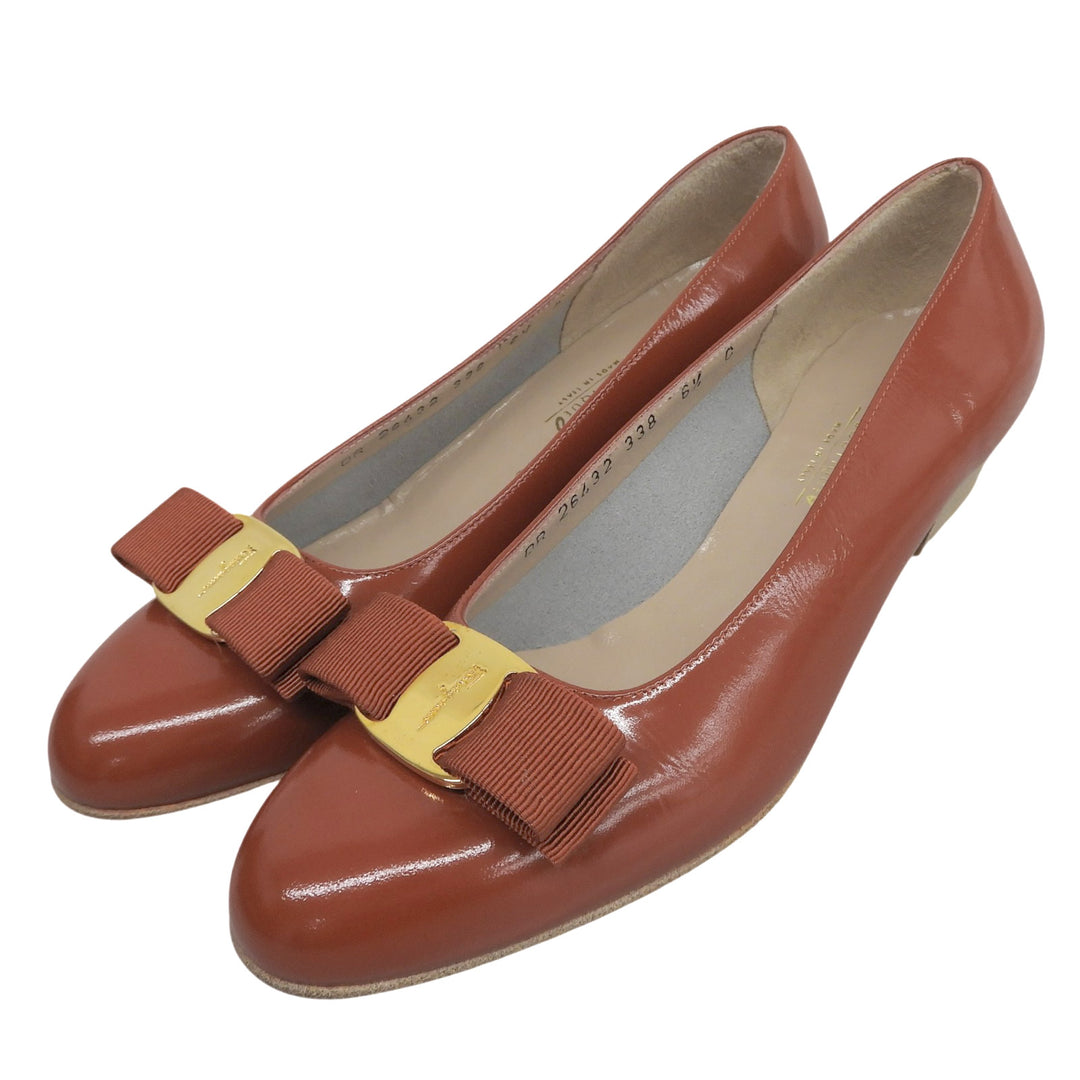 未使用品▲Salvatore Ferragamo サルヴァトーレフェラガモ VARA ヴァラリボン レザー パンプス テラコッタ ゴールド金具 6.5 伊製 箱付き