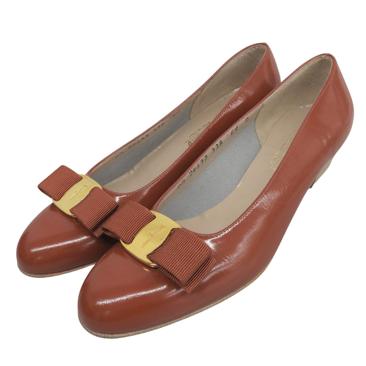 未使用品▲Salvatore Ferragamo サルヴァトーレフェラガモ VARA ヴァラリボン レザー パンプス テラコッタ ゴールド金具 6.5 伊製 箱付き