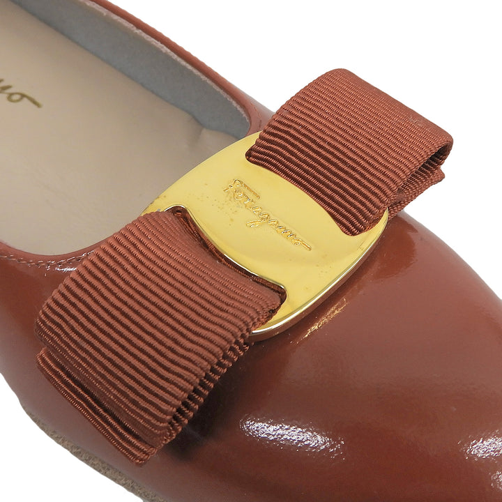 未使用品▲Salvatore Ferragamo サルヴァトーレフェラガモ VARA ヴァラリボン レザー パンプス テラコッタ ゴールド金具 6.5 伊製 箱付き