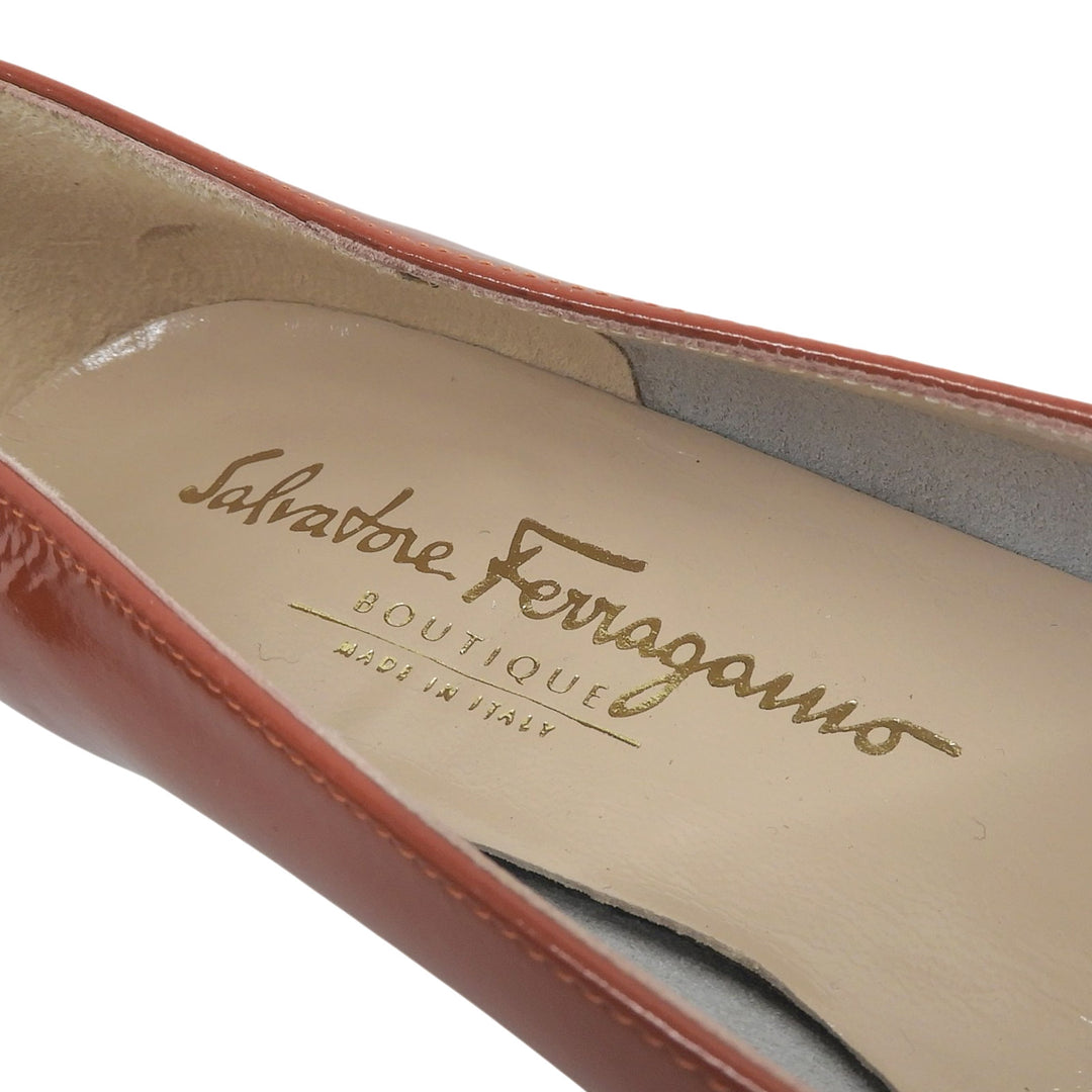 未使用品▲Salvatore Ferragamo サルヴァトーレフェラガモ VARA ヴァラリボン レザー パンプス テラコッタ ゴールド金具 6.5 伊製 箱付き
