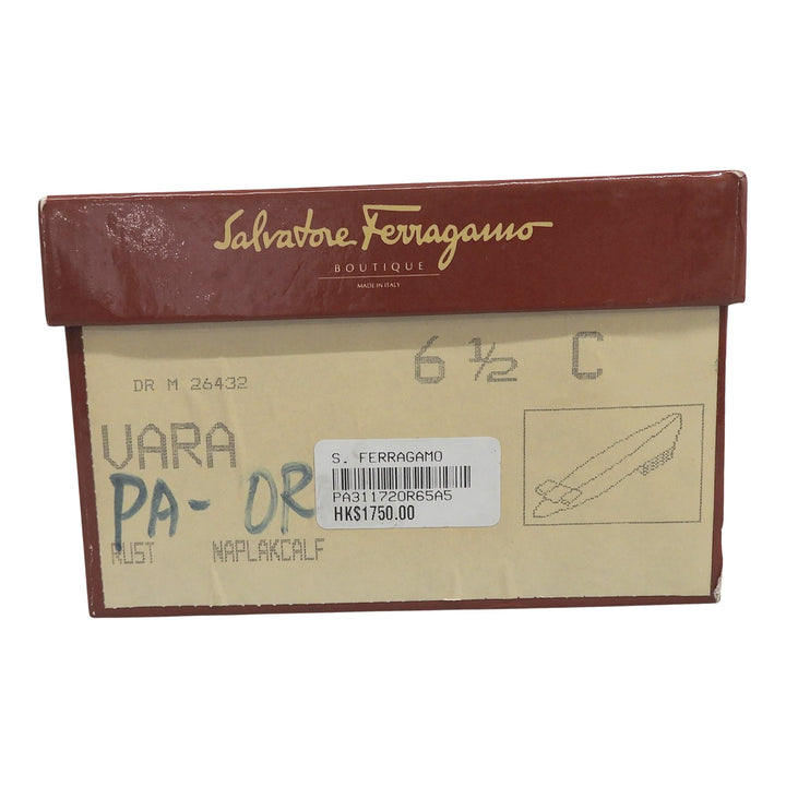 未使用品▲Salvatore Ferragamo サルヴァトーレフェラガモ VARA ヴァラリボン レザー パンプス テラコッタ ゴールド金具 6.5 伊製 箱付き