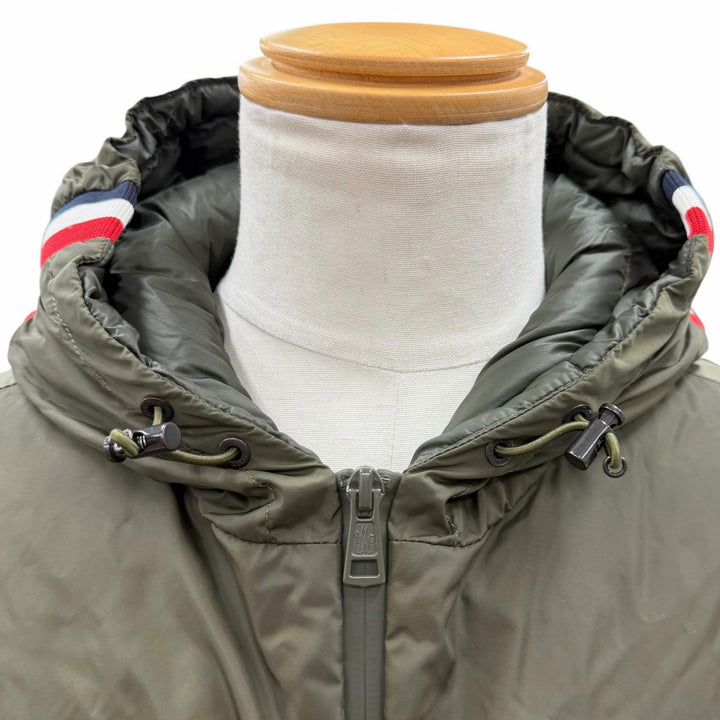 美品▼MONCLER モンクレール 2022年製 MELAMPYRE ロゴワッペン付き フーデッド WZIPUP ダウンジャケット カーキ 0 正規品 メンズ