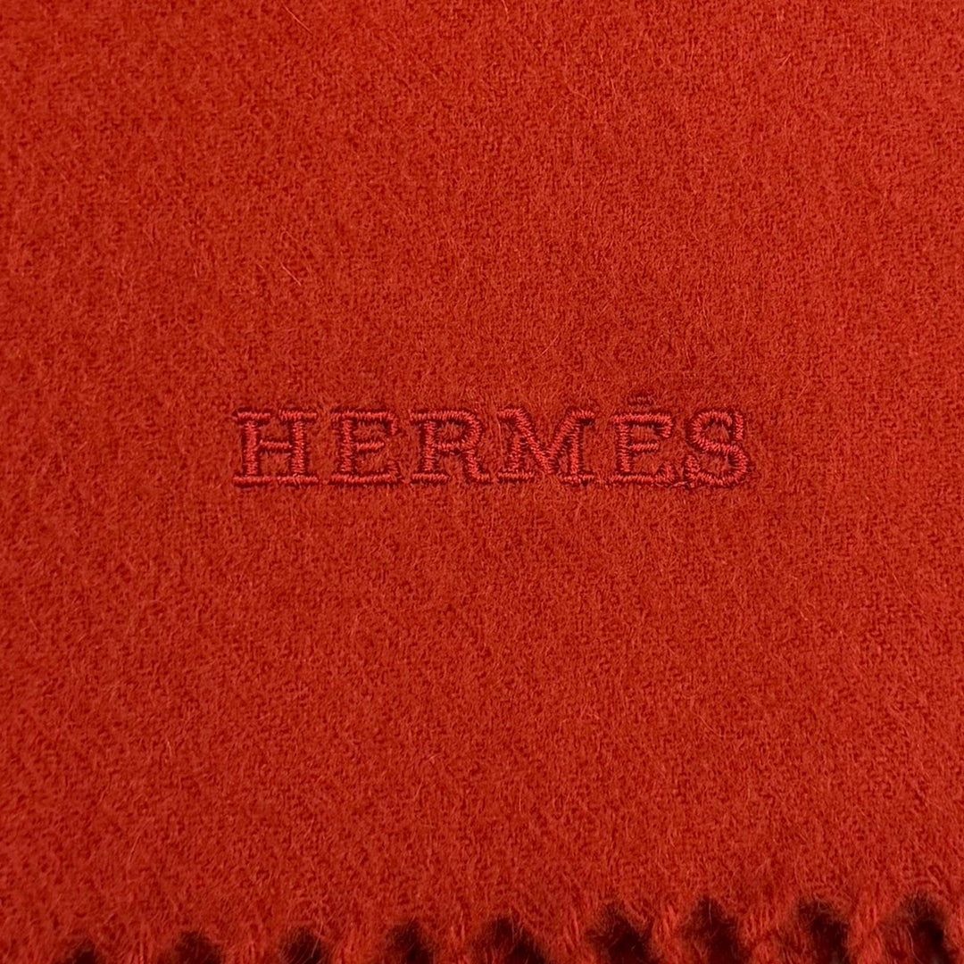 美品★HERMES エルメス カシミヤ100％ ロゴ刺繍 フリンジ付 大判 ストール ショール マフラー レッド系 スコットランド製 レディース