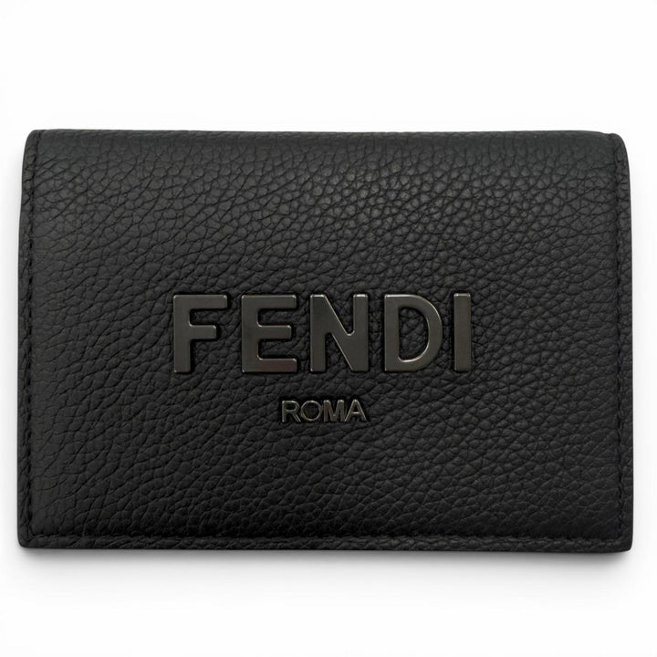 極美品□FENDI フェンディ レザー ロゴ金具 二つ折り 名刺入れ カードケース ブラック ガンメタリック メンズ レディース オススメ◎