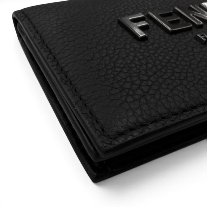 極美品□FENDI フェンディ レザー ロゴ金具 二つ折り 名刺入れ カードケース ブラック ガンメタリック メンズ レディース オススメ◎