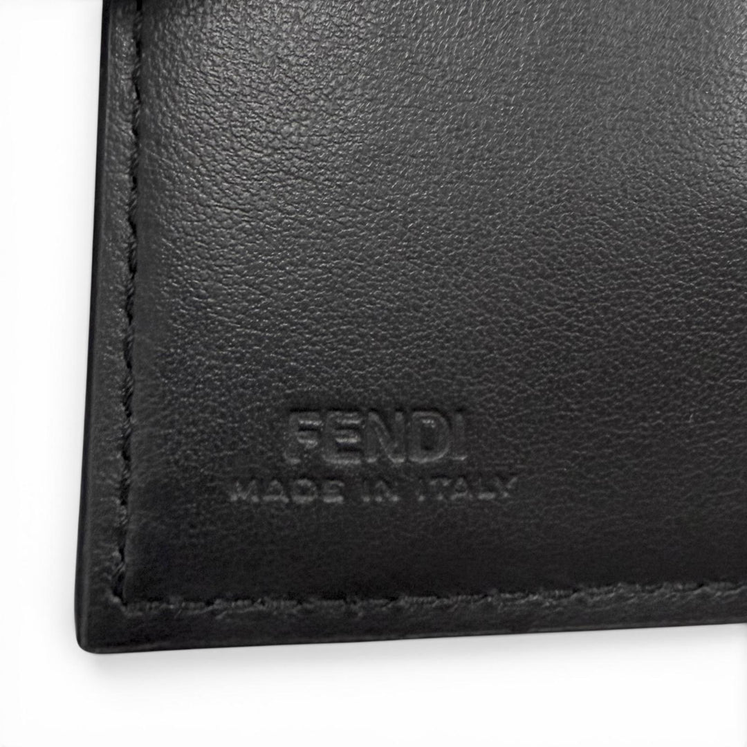 極美品□FENDI フェンディ レザー ロゴ金具 二つ折り 名刺入れ カードケース ブラック ガンメタリック メンズ レディース オススメ◎
