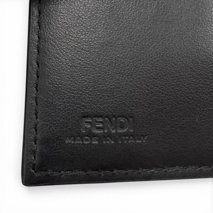 極美品□FENDI フェンディ レザー ロゴ金具 二つ折り 名刺入れ カードケース ブラック ガンメタリック メンズ レディース オススメ◎