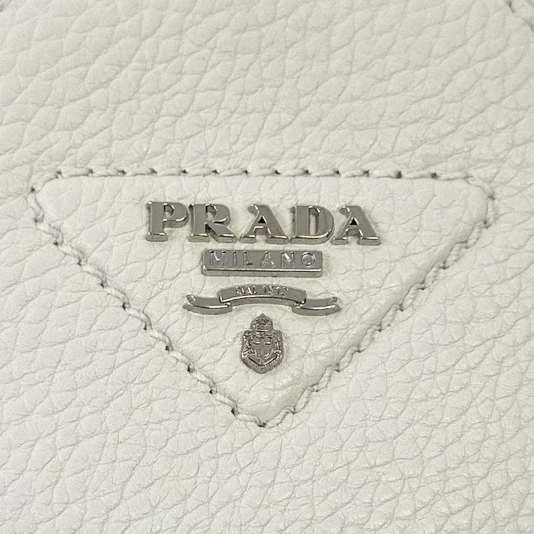 極美品▲PRADA プラダ 1MM006 PORTAMONETE ヴィッテロダイノトライアングルロゴ ラウンド コインケース ホワイト 伊製 レディース 箱付き