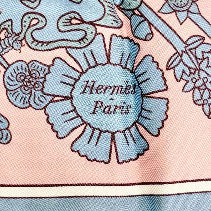 未使用品△HERMES エルメス 903464S De lOmbrelle aux Duels 杖傘と決闘 シルク ヴュー ローズ ブルー カレ90 ダブルフェイス スカーフ