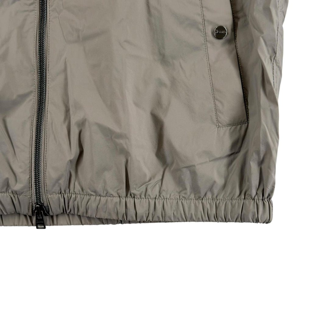 極美品▲Herno ヘルノ 24SS GI000379U スタンドカラー ダブルジップ パッカブル ナイロン ベスト グレー 46 正規品 メンズ