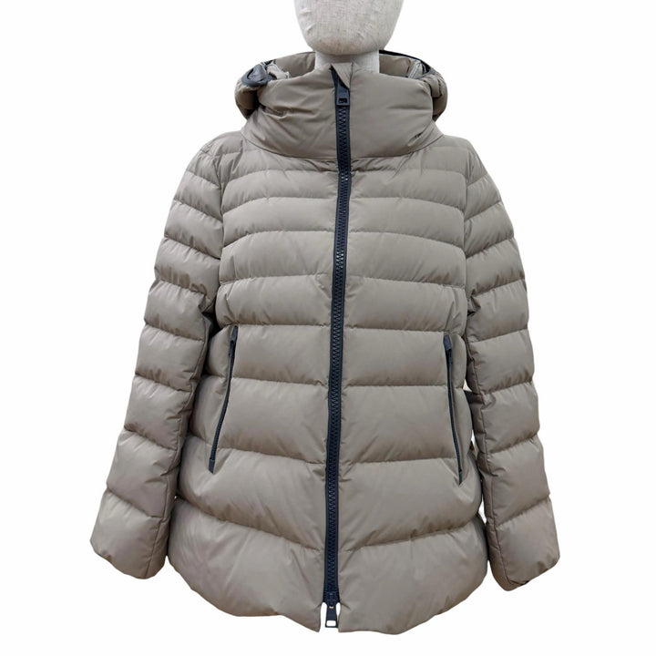 美品☆Herno ヘルノ 2023年製 PI079DL ラミナー GORE-TEX フード付 ZIP UP ダウンジャケット ダウンコート ベージュ系 46 正規品