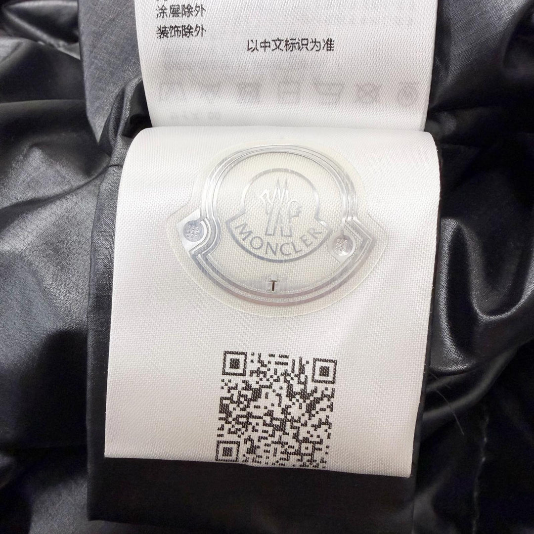 美品□MONCLER モンクレール 2022年製 PLUVIS GIUBBOTTO フーデッド ライトダウンジャケット ブラック 00 正規品 メンズ ハンガー付き
