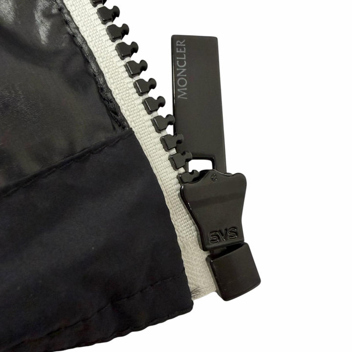 美品□MONCLER モンクレール 2022年製 PLUVIS GIUBBOTTO フーデッド ライトダウンジャケット ブラック 00 正規品 メンズ ハンガー付き