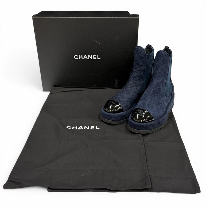 未使用品★CHANEL シャネル 23B G45190 ココマーク マトラッセ サイドゴア スウェードレザー ショートブーツ ネイビー 38 箱・保存袋付き