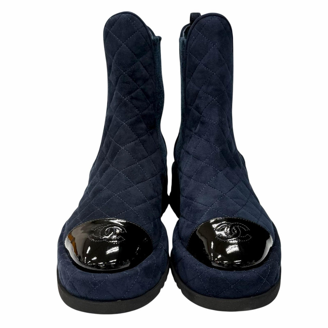 未使用品★CHANEL シャネル 23B G45190 ココマーク マトラッセ サイドゴア スウェードレザー ショートブーツ ネイビー 38 箱・保存袋付き