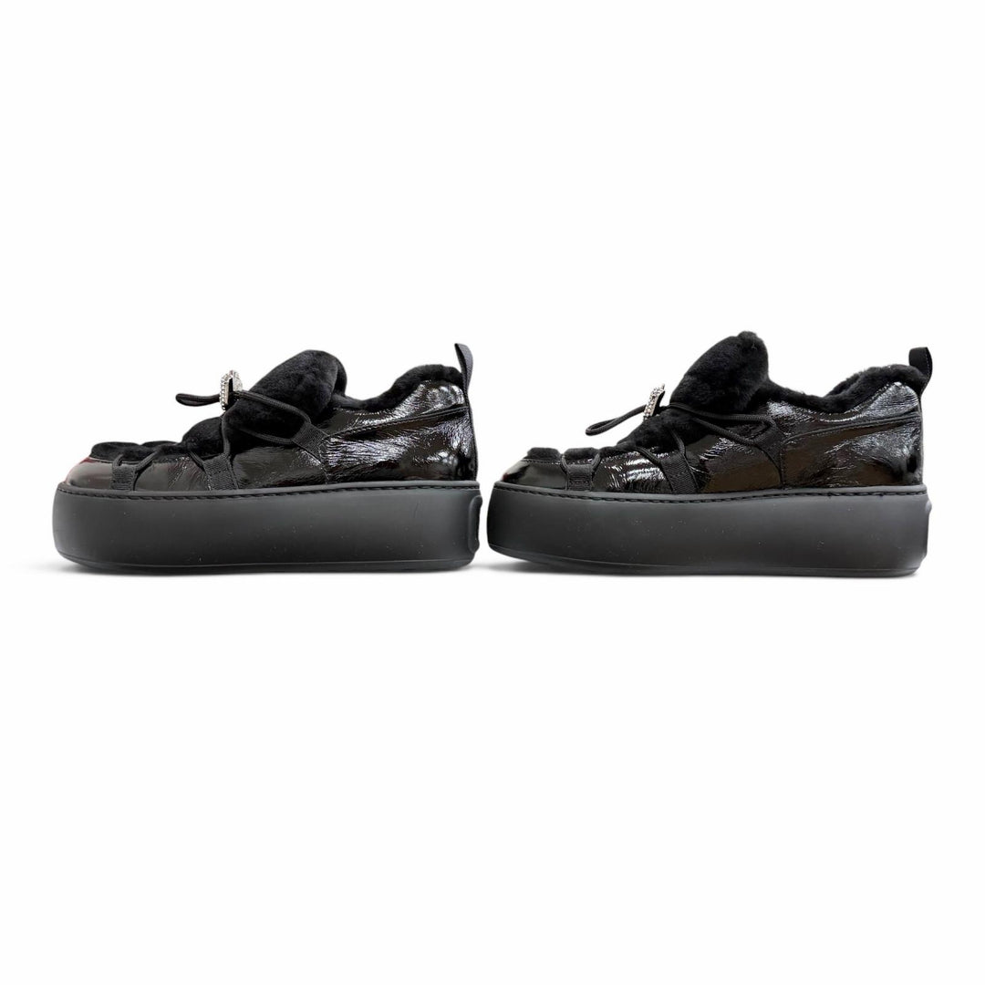 美品△ROGER VIVIER ロジェヴィヴィエ ヴィヴ アップ パテントレザー シアリング ストラスバックル スニーカー ブラック 37.5 イタリア製