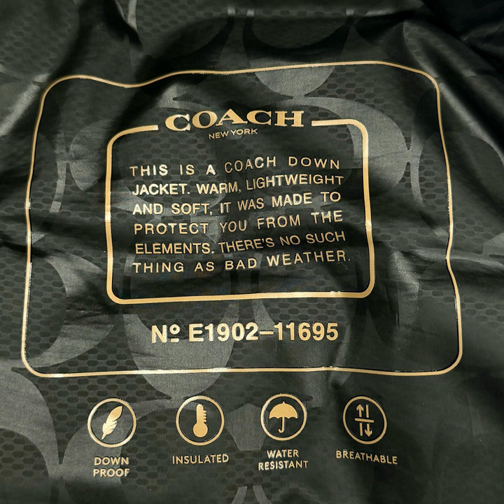 美品△COACH コーチ E1902 ロゴパッチ 裏地シグネチャー柄 フード付き ジップアップ ロング ダウンコート ブラック XS 正規品 レディース