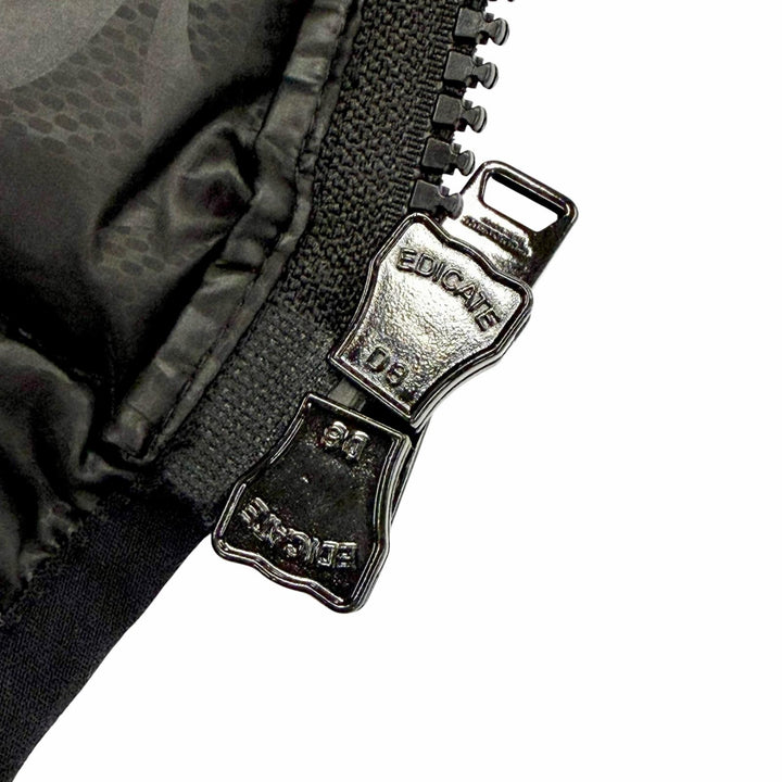 美品△COACH コーチ E1902 ロゴパッチ 裏地シグネチャー柄 フード付き ジップアップ ロング ダウンコート ブラック XS 正規品 レディース