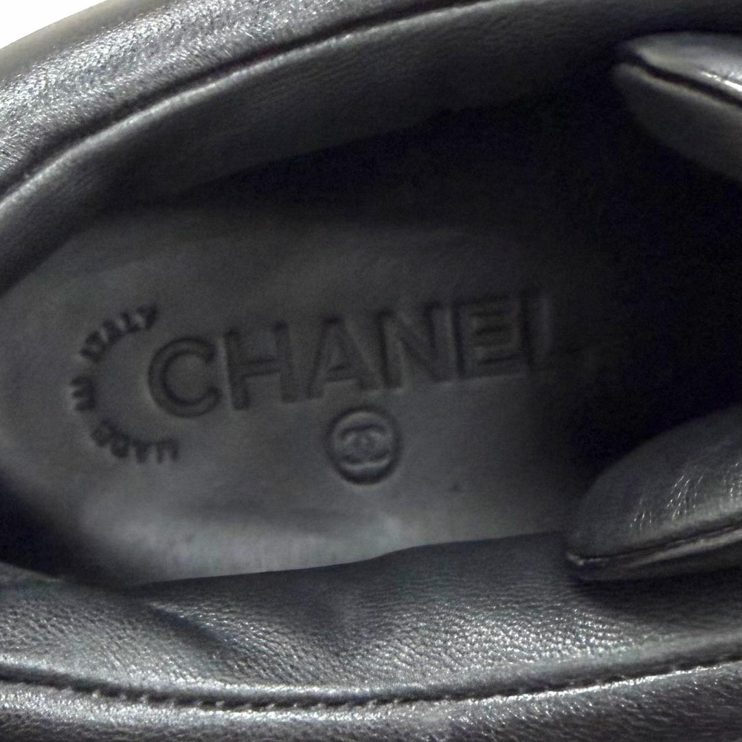 美品★CHANEL シャネル G34967 ロゴ金具付 ココマーク レースアップ レザー スニーカー アイボリー ブラック 38.5 イタリア製 レディース