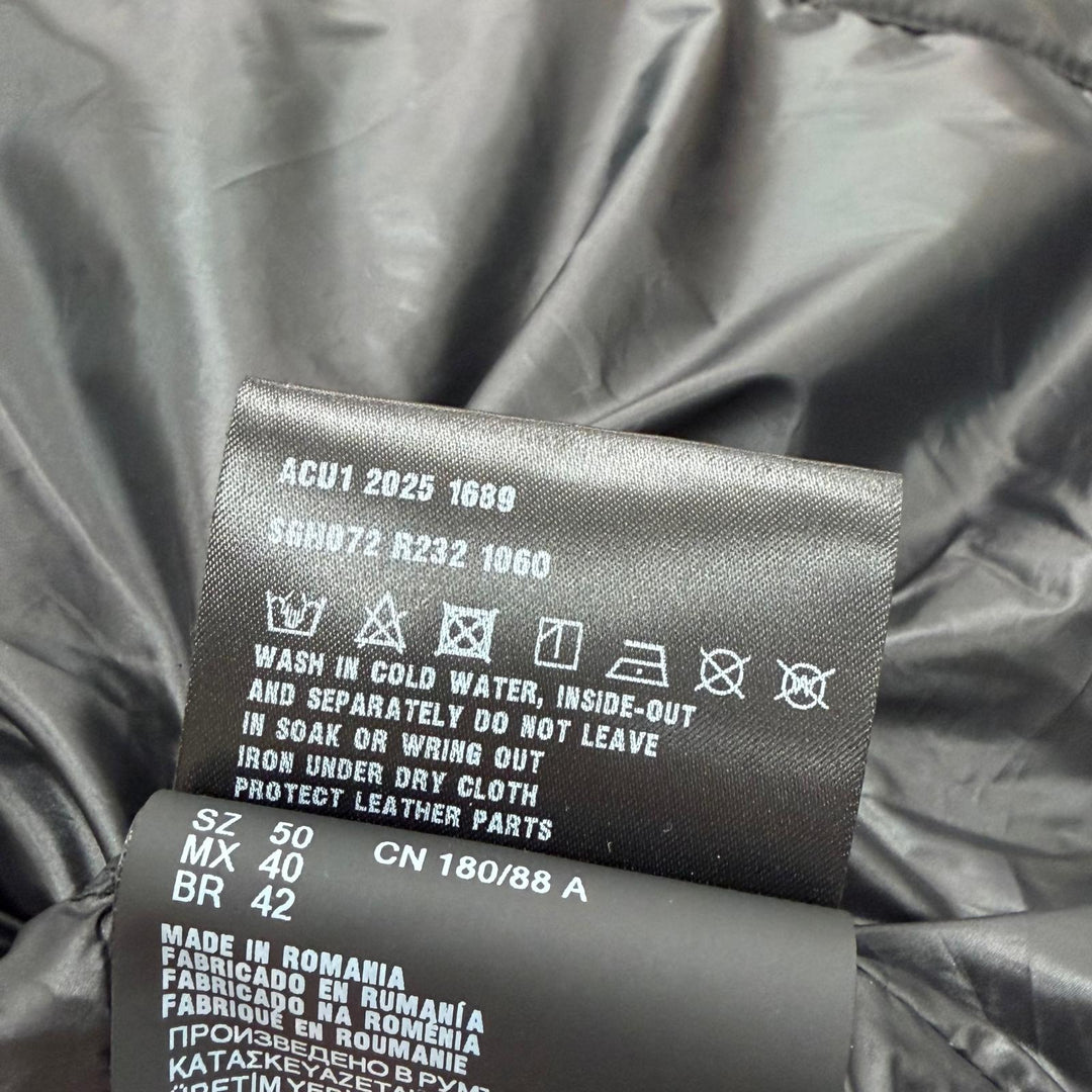 美品▼PRADA プラダ 2025年製 SGH072 トライアングルロゴ 三角プレート フーデッド ZIPUP ダウンジャケット ブラック 50 正規品 メンズ