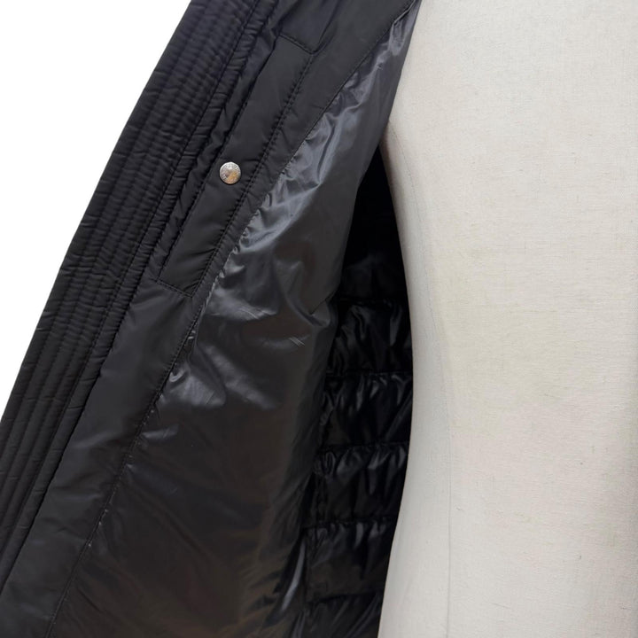 美品▼PRADA プラダ 2025年製 SGH072 トライアングルロゴ 三角プレート フーデッド ZIPUP ダウンジャケット ブラック 50 正規品 メンズ