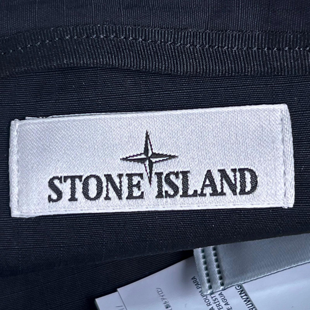 未使用品▲STONE ISLAND ストーンアイランド 2025年製 K2S159200016 S0251 ロゴパッチ ボディバッグ カーキー 正規品 メンズ