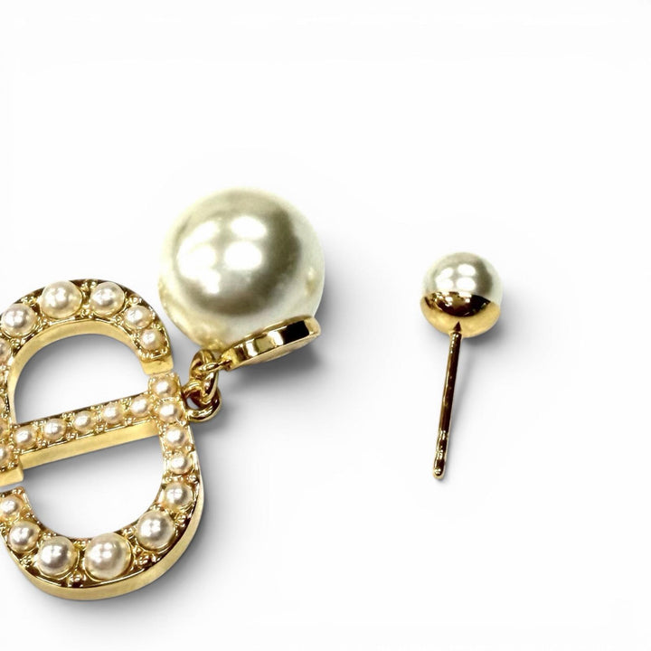 未使用品★DIOR ディオール Dior Tribales ピアス CD クリスタルロゴ パール ホワイト ゴールド金具 レディース 箱・保存袋付き
