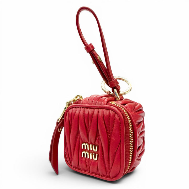極美品△MIUMIU ミュウミュウ 5TL527 MATELASSE マテラッセ チャーム ロゴ キーリング レザー ポーチ レッド ゴールド金具 箱付