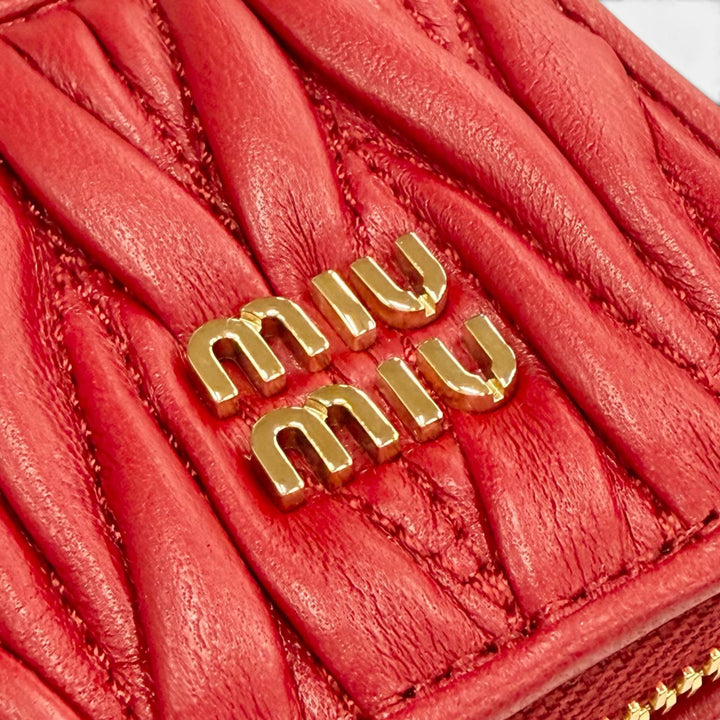 極美品△MIUMIU ミュウミュウ 5TL527 MATELASSE マテラッセ チャーム ロゴ キーリング レザー ポーチ レッド ゴールド金具 箱付