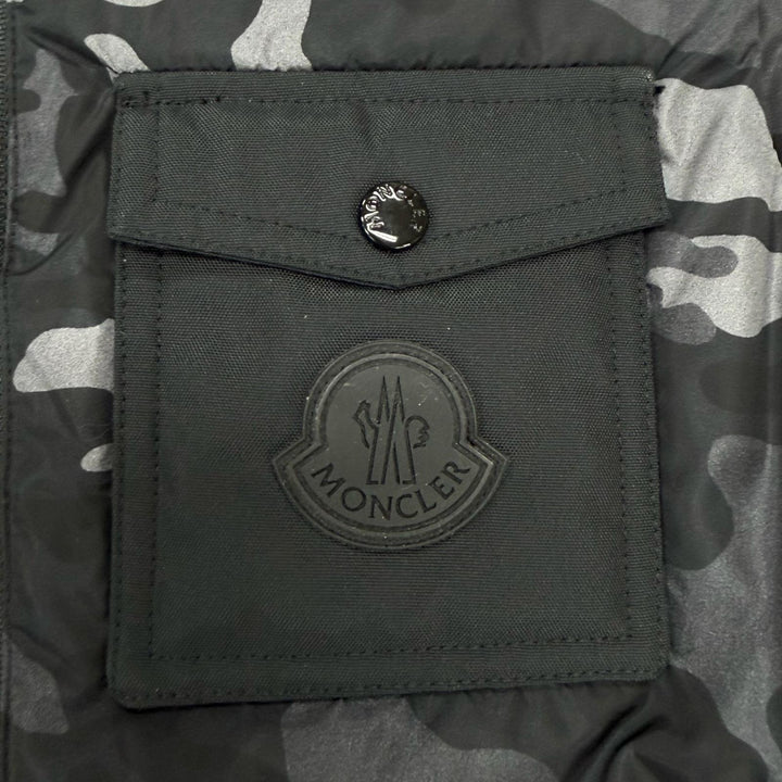未使用品△MONCLER モンクレール DRUMS GILET カモフラージュ柄 迷彩柄 ダウンベスト ブラック グレー 8anni 130cm 正規品 キッズ
