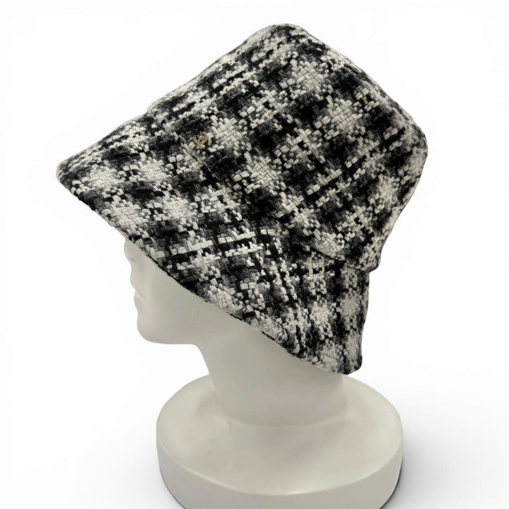 美品◇CHANEL シャネル ウール ココマーク金具付き ツイード バケットハット ブラック グレー ホワイト S イタリア製 正規品 レディース