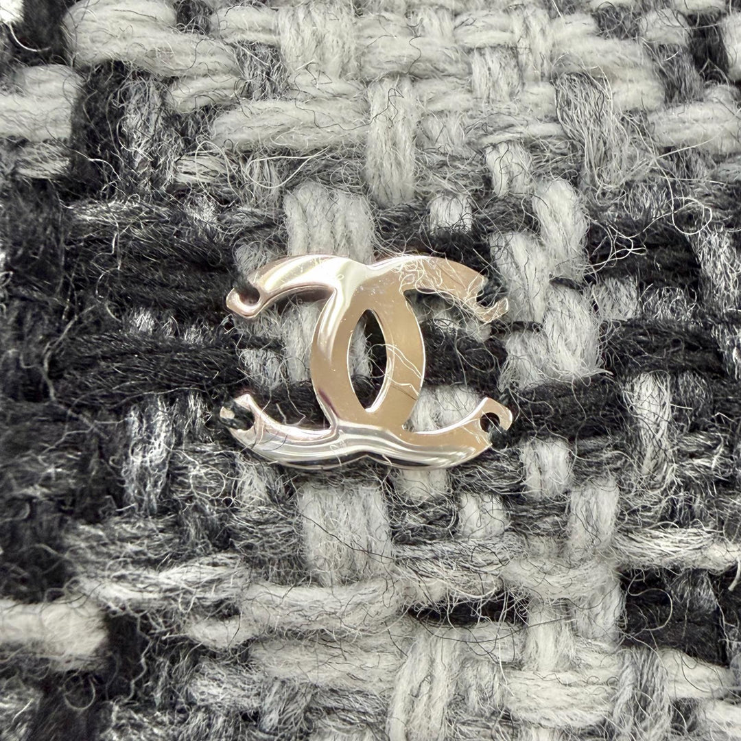 美品◇CHANEL シャネル ウール ココマーク金具付き ツイード バケットハット ブラック グレー ホワイト S イタリア製 正規品 レディース