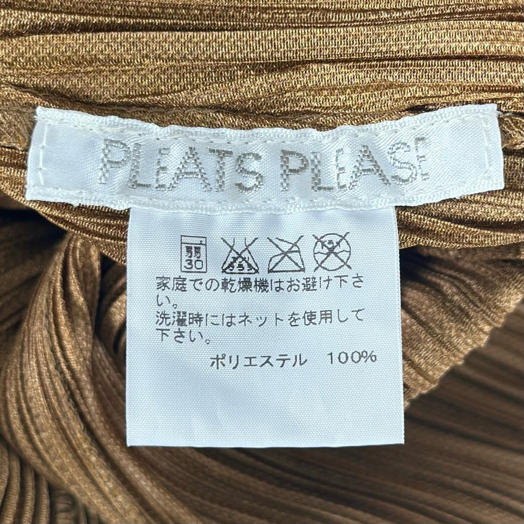 極美品▲PLEATS PLEASE プリーツプリーズ イッセイミヤケ PP31-JD443 ロゴボタン カーディガン ブラウン 4 日本製 正規品 レディース