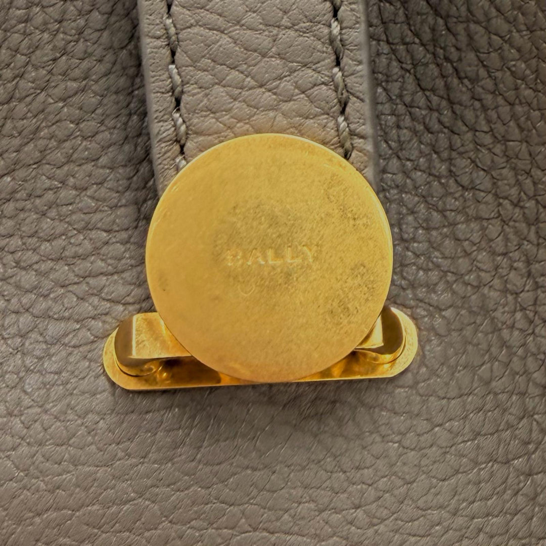 極美品★BALLY バリー TRAPEZE SOFT ゴールド金具付 レザー 2way ハンドバッグ ショルダーバッグ グレージュ イタリア製 保存袋付き