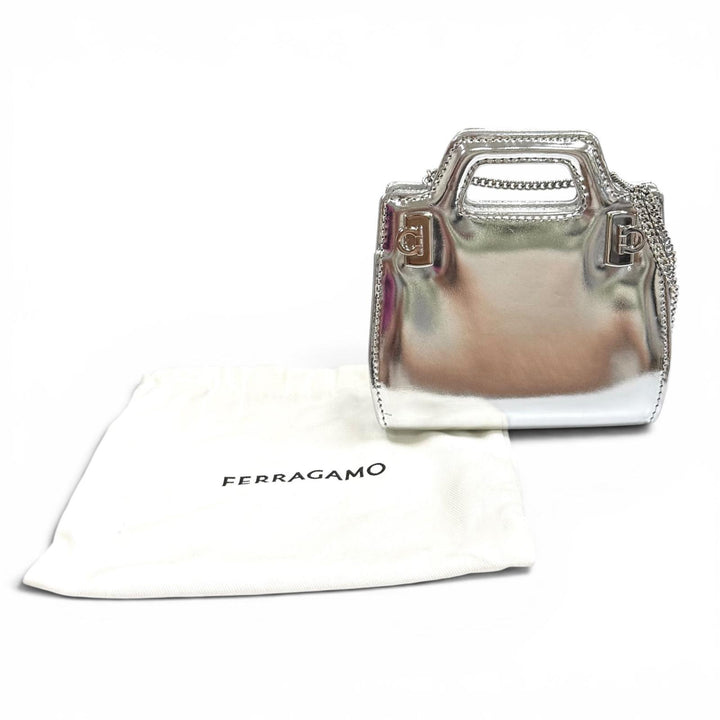 極美品★FERRAGAMO フェラガモ ワンダ ミニ ガンチーニ レザー 2WAY チェーンショルダー ポーチ ショルダーバッグ シルバー 保存袋付き