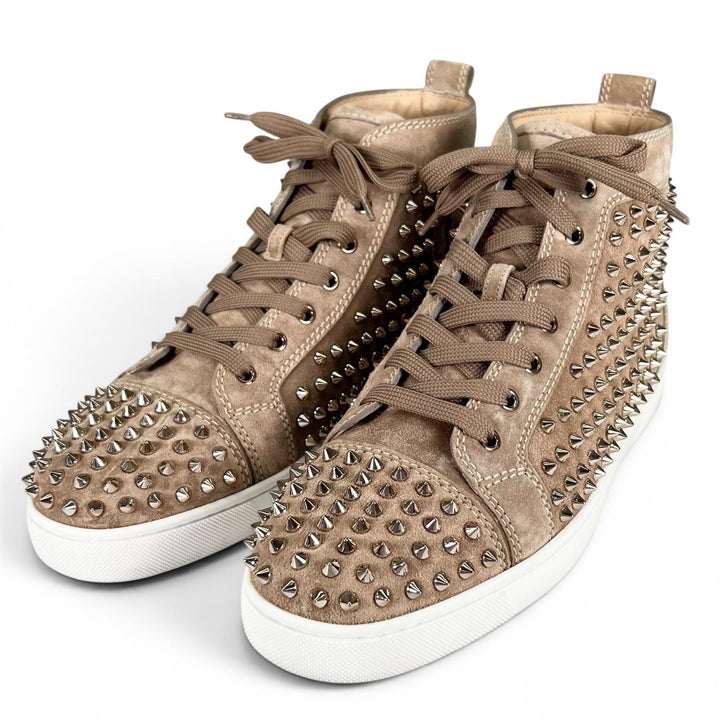 極美品▲Christian Louboutin クリスチャンルブタン LOUIS FLAT スパイク スウェードレザー ハイカットスニーカー ベージュ 42.5 メンズ