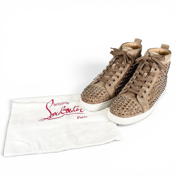 極美品▲Christian Louboutin クリスチャンルブタン LOUIS FLAT スパイク スウェードレザー ハイカットスニーカー ベージュ 42.5 メンズ