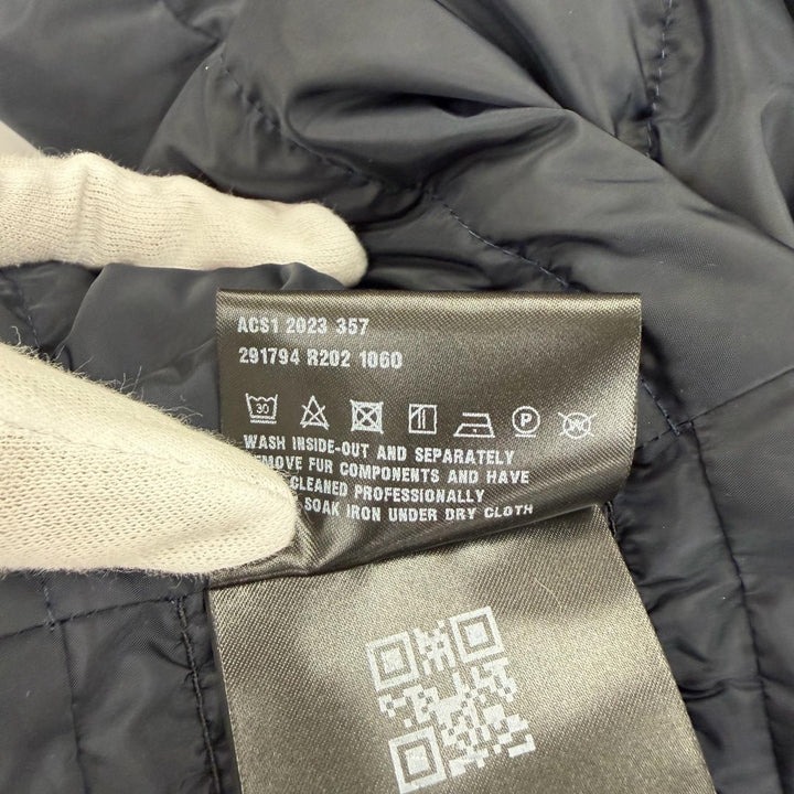 美品☆PRADA プラダ 2023年製 291794 トライアングルロゴプレート ファー・フード付 ZIP UP ダウンコート ネイビー 40 正規品 レディース