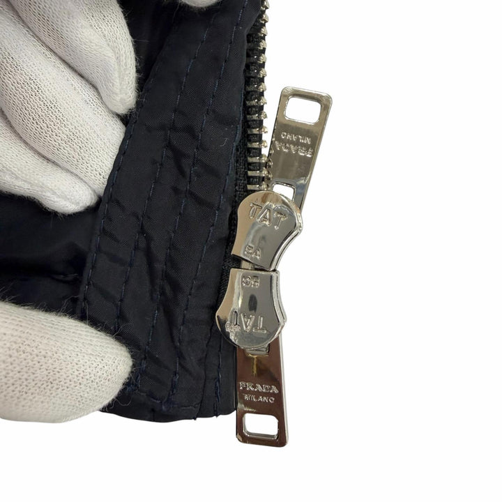 美品☆PRADA プラダ 2023年製 291794 トライアングルロゴプレート ファー・フード付 ZIP UP ダウンコート ネイビー 40 正規品 レディース
