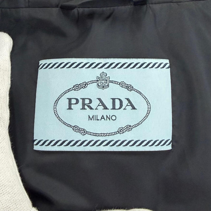 美品☆PRADA プラダ 2023年製 291794 トライアングルロゴプレート ファー・フード付 ZIP UP ダウンコート ネイビー 40 正規品 レディース