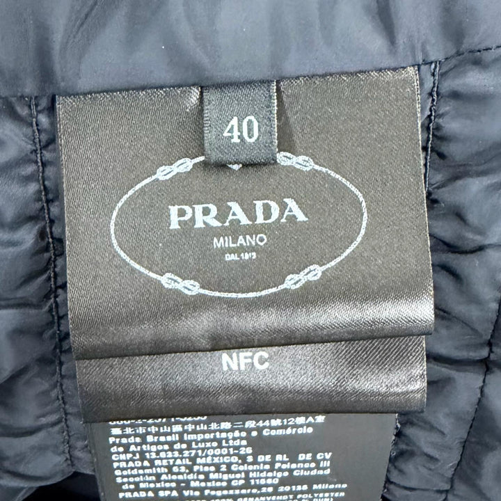 美品☆PRADA プラダ 2023年製 291794 トライアングルロゴプレート ファー・フード付 ZIP UP ダウンコート ネイビー 40 正規品 レディース