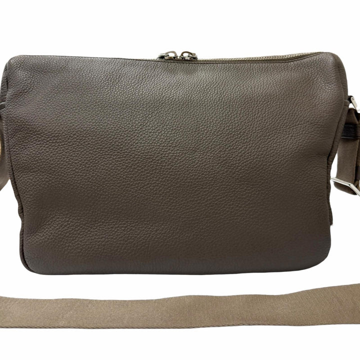 極美品□PRADA プラダ 2VH182 ヴィッテロダイノレザー トライアングルロゴ 斜め掛け ショルダーバッグ グレージュ イタリア製 メンズ