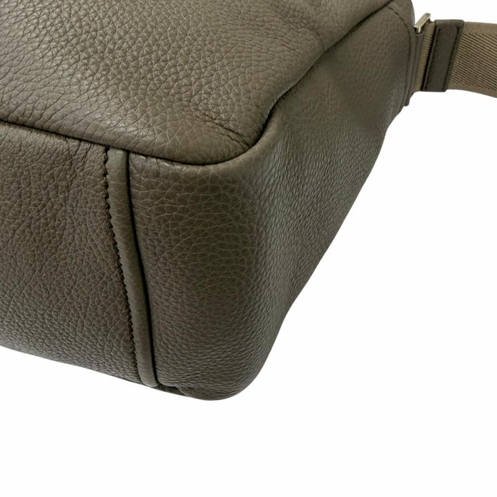 極美品□PRADA プラダ 2VH182 ヴィッテロダイノレザー トライアングルロゴ 斜め掛け ショルダーバッグ グレージュ イタリア製 メンズ