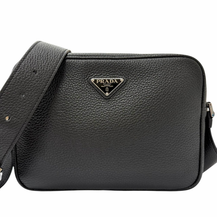 極美品□PRADA プラダ 2VH189 レザー トライアングルロゴ 三角プレート 斜め掛け ショルダーバッグ ブラック イタリア製 メンズオススメ