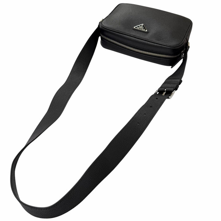極美品□PRADA プラダ 2VH189 レザー トライアングルロゴ 三角プレート 斜め掛け ショルダーバッグ ブラック イタリア製 メンズオススメ